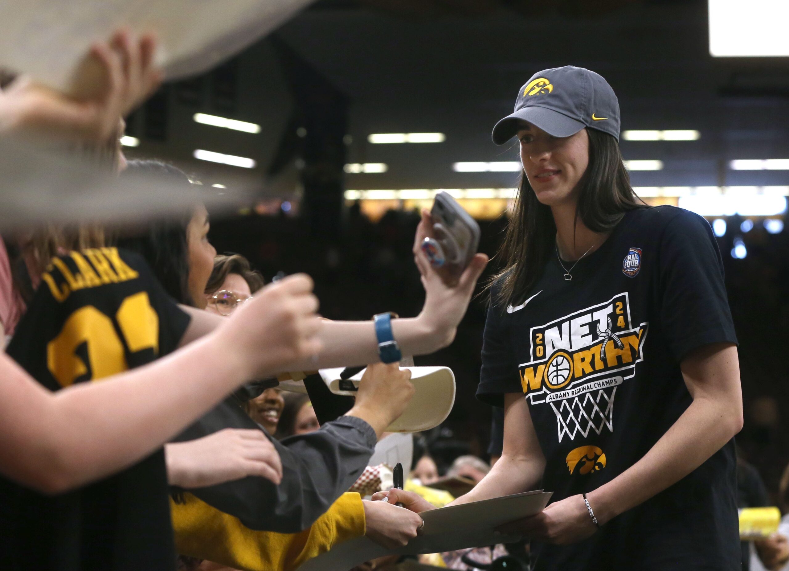 Caitlin Clark dunks on Michael Che in surprise SNL appearance - Just Women's Sports